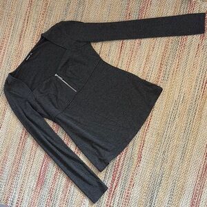PATTYBOUTIK long sleeve tee with zipper detail!